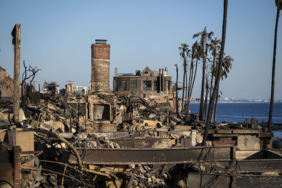 Los Angeles yangınları için "alev hortumu" uyarısı yapıldı