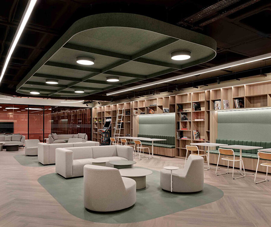 Good Job Games Ofisi Kütüphane.