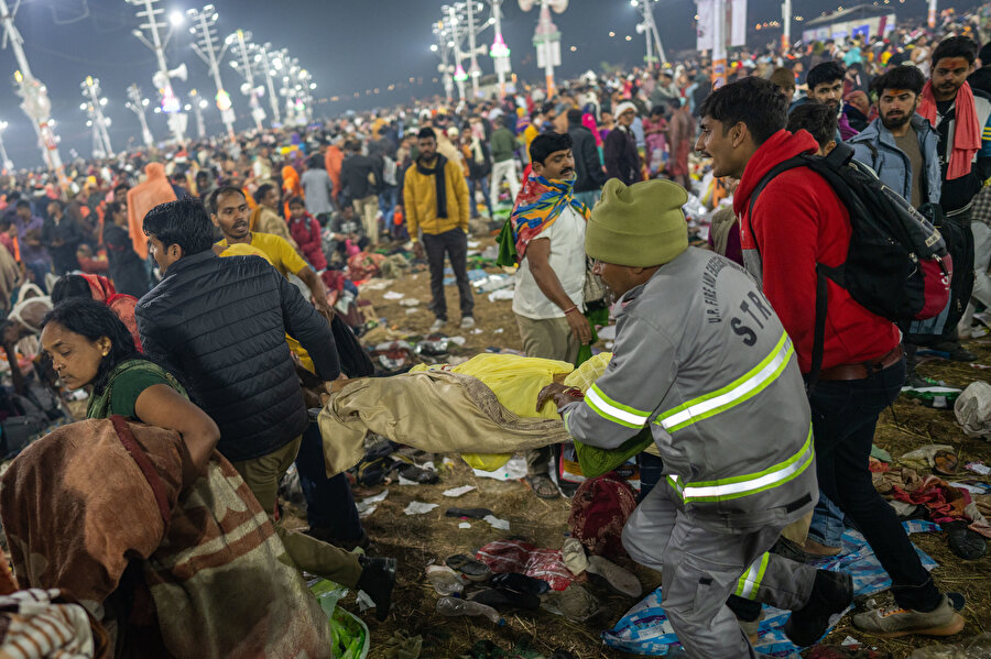 ​Hindistan'da festivalde izdiham: 10 kişi hayatını kaybetti