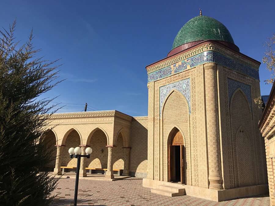 İmam Serahsî'nin Kırgızistan'ın Özkent şehrinde bulunan türbesi.