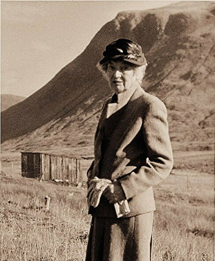 Cobbold'ın aristokrat sınıfına mensup olması, Müslüman olması dolayısıyla aldığı tepkileri artırmıştır.