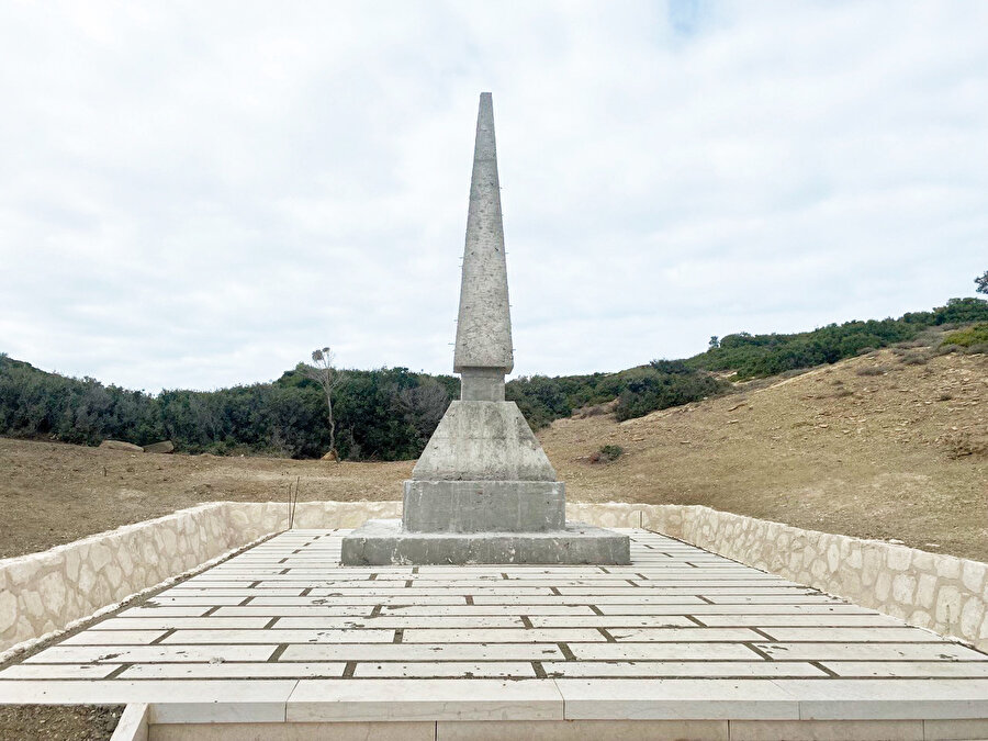 Projektör Tepe Şehitliği.