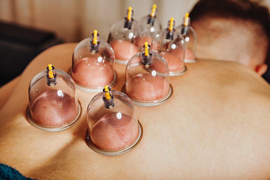 Hz Peygamber (a.s.v.) ‘eyyâm-ı biyz’ denilen dolunay günlerini oruçlu geçirmemizi tavsiye eder.