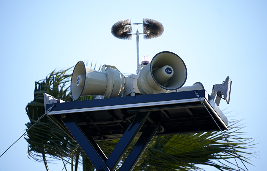 İzmir'e konuşlandırılan "mobil siren sistemi" faaliyete geçti