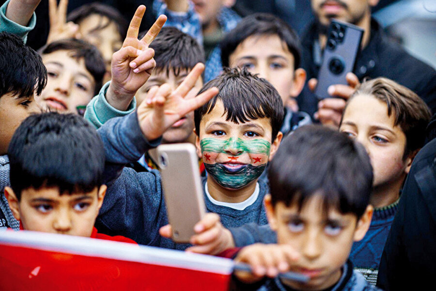 Bakın yeni kurulan geçici Suriye Hükümetine, atanan valilere, Türk üniversitelerinde okumuş yüksek lisans yapmış gençler. Halep Valisi Azzam Garip, Bingöl Üniversitesi Mezunu.