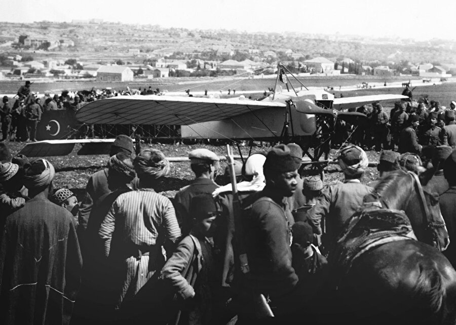 Kudüs'te bir Osmanlı uçağı.