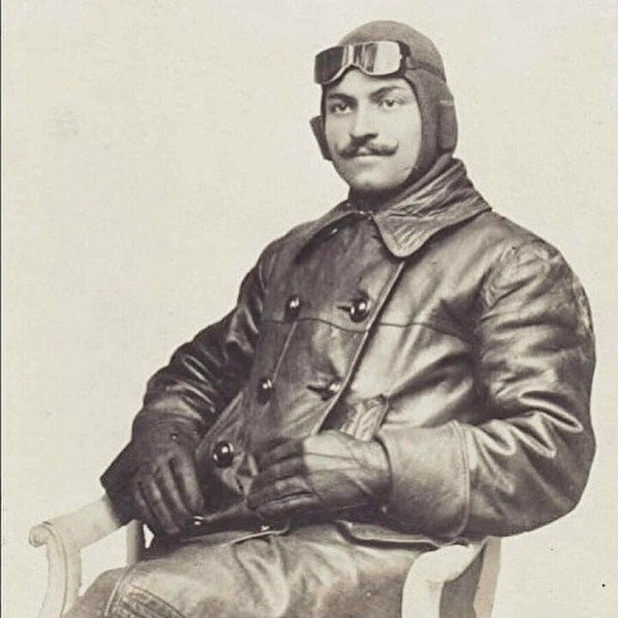 Pilot Yüzbaşı Fethi Bey.