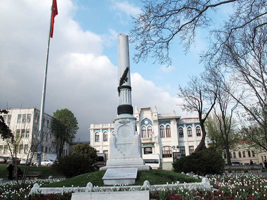 Tayyare şehitleri abidesi.