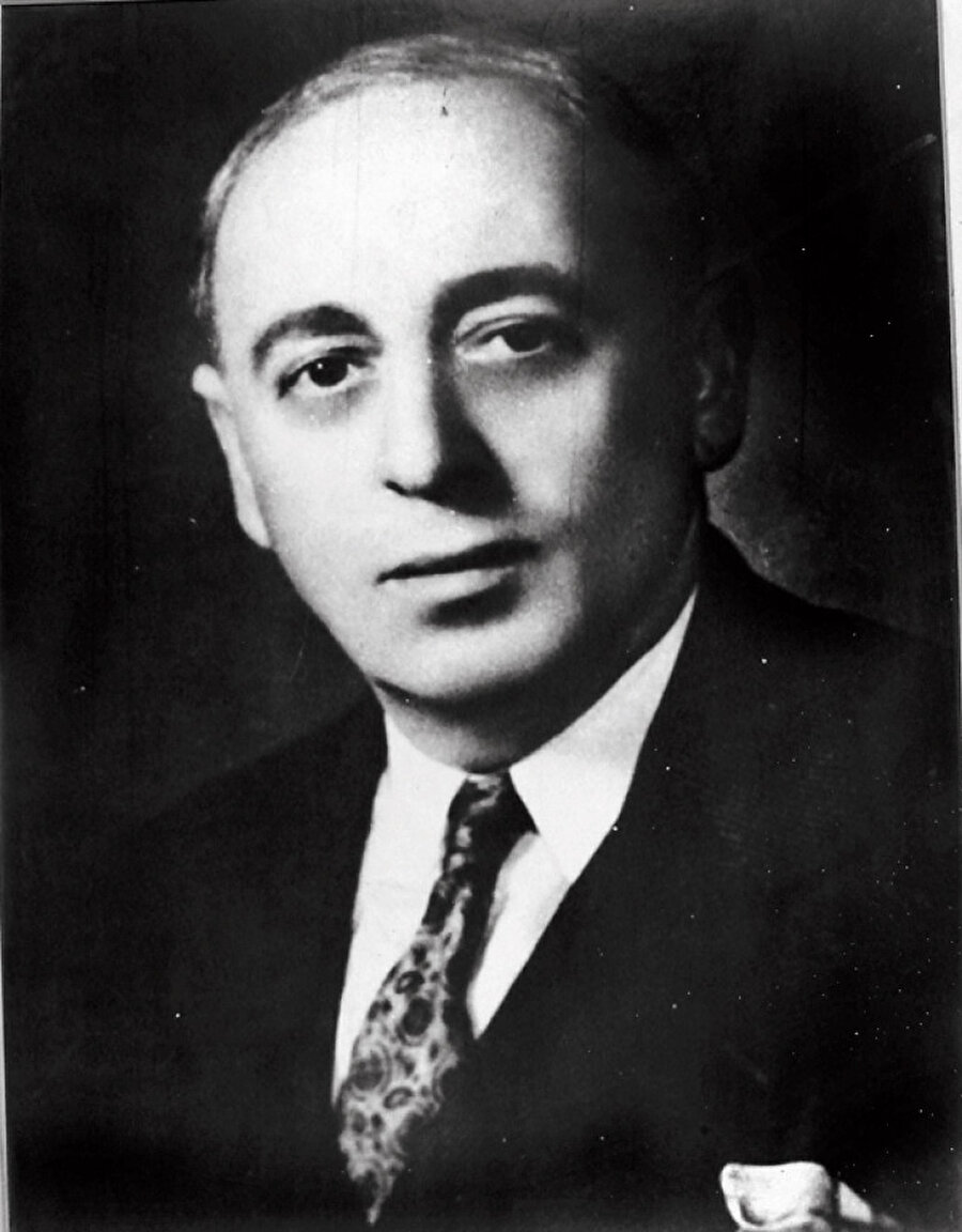 Zeki Arsuzi.