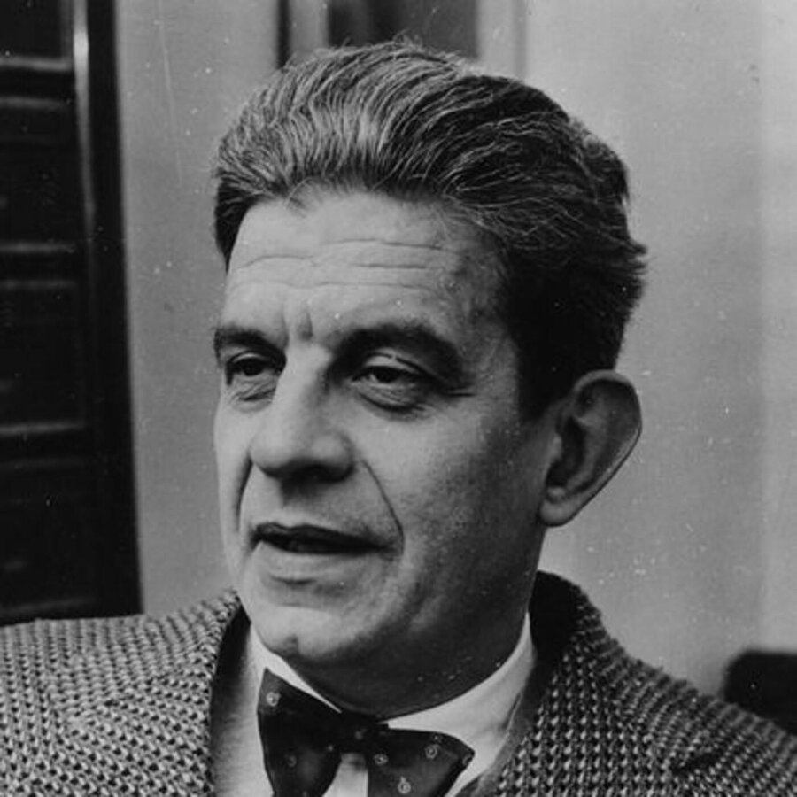 Lacan’ın fikriyatında arzu merkezi bir konuma sahiptir. Ona göre arzu insanın özüdür.