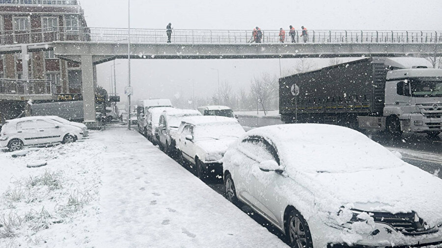 Sultangazi'de eğitime kar engeli