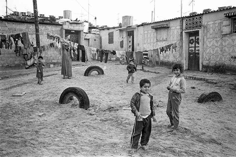 Kalır dudaklarda şarkımız bizim