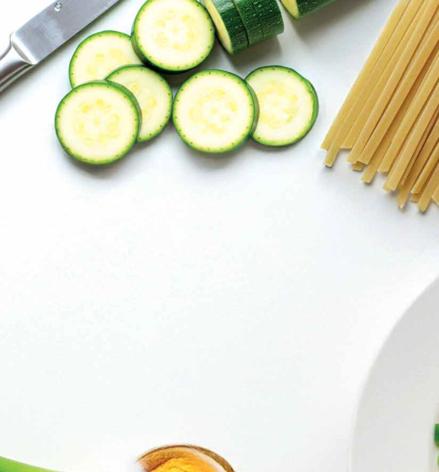 ​Kabaklı ve yeşil soğanlı makarna 