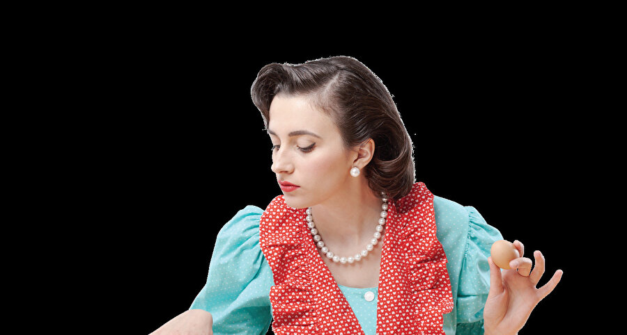 Otuzun üzerindeki ev dışında çalışan bekar kadınlar, kendilerine göre bir ev işi planı uyguluyorlar. Müstakbel eşlerini de kendi düzenlerine katılacak biri olarak hayal ediyorlar.