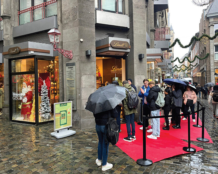 Çikolata böylesine viral olunca sektördeki devler bundan nasibini almak için sıraya girmekte gecikmedi.