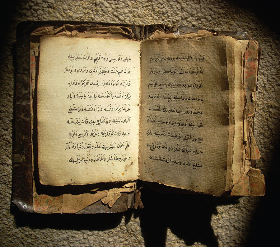 Arapçada Kur’an kelimesi “okumak” anlamına geldiği gibi (hemzesiz hâliyle: Kuran) “toplamak” anlamına da gelir. Toplanan okunur zaten; dağınık okumak aslında okumak değildir. Hedefsiz atılan ok gibidir, topla(n)madan okumak.