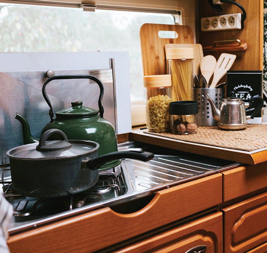Rutin, bazen ruhun büyük bir parçasını kabzeder, bazen de büyük bir parçasını bir başka esaretten kurtarır. Ölçüsü bize kalmış.