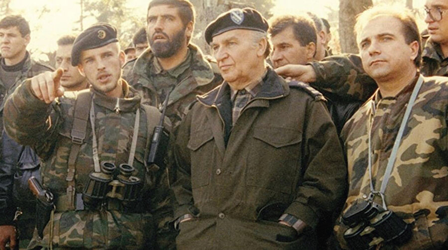 Aliya İzzetbegoviç(ortada)