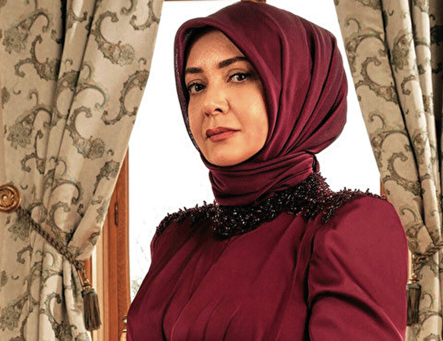 Kızılcık Şerbeti ve onu takip eden dizilerin senaristleri ise muhtemelen Robert Kolejli değildir...