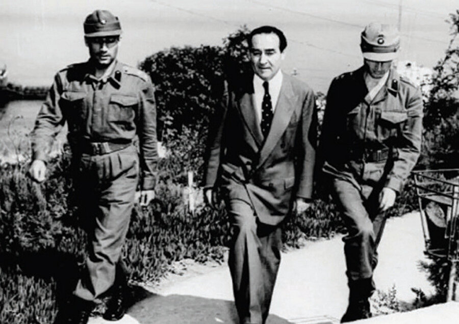 Bu yazının amacı politik değildir. Büyük kriz anlarında yazının işlevselliğini ve anın her aşamasında yazının bir araç olarak nasıl kullanıldığını göstermektir.