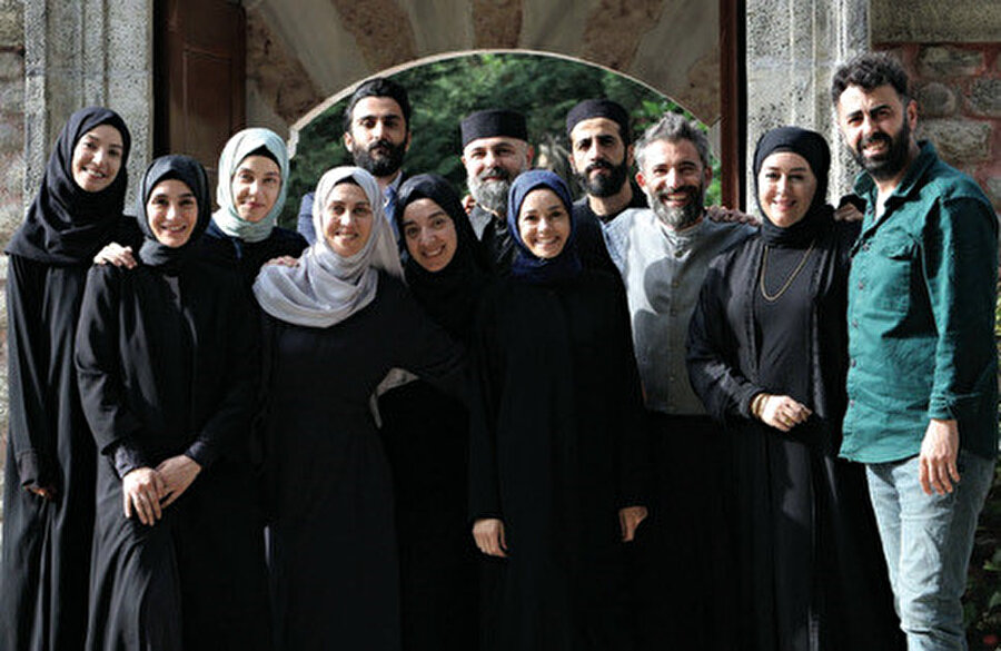 Aslında dizinin hem reyting hem de hikâyenin akışı bakımından beslendiği en önemli kaynağın, merak motivasyonu olduğunu söyleyebiliriz.