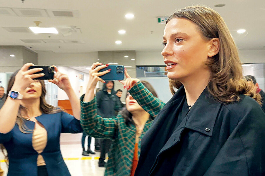 Serenay Sarıkaya.