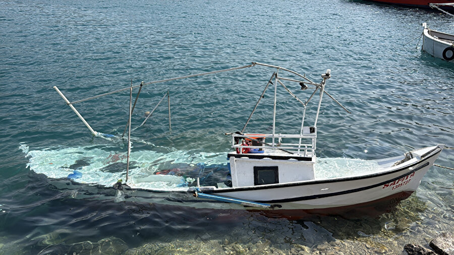 Hatay'da fırtına: Tekneler alabora oldu
