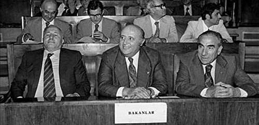 70-80 arasındaki mü stehcen sinema “sağ, muhafazakâr” millete karşı yürütülmüş ideolojik bir tutum olamaz mı?