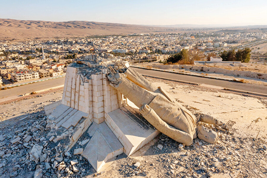 Suriye’de 8 Aralık 2024 itibarıyla 61 yıllık Baas rejimi sona erdi, yepyeni bir sayfa açıldı.