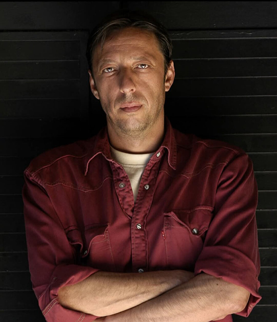 Sanatçılar kendilerini fildişi kulelerine hapsetmemeliler.