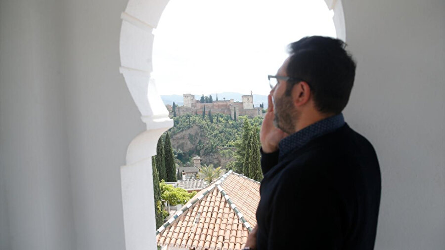Granada Ulu Camii, tüm İspanya'da ezanı, minareden yüksek sesle okuyabilen tek mescid.