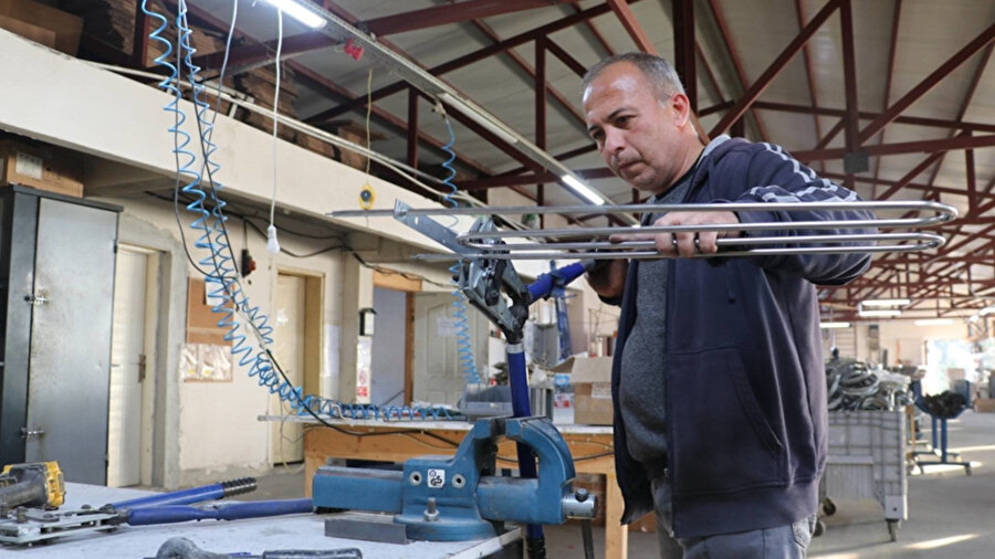 Düğün salonunu fabrikaya çevirdi.