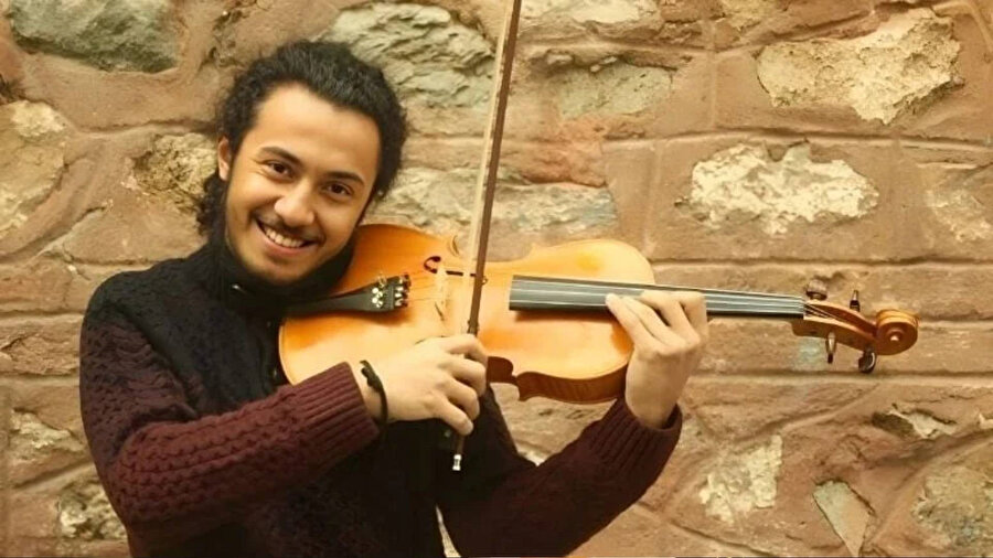 ​Grup Abdal'ın kemancısı Cem Gülgel 23 yaşında kalp krizinden öldü