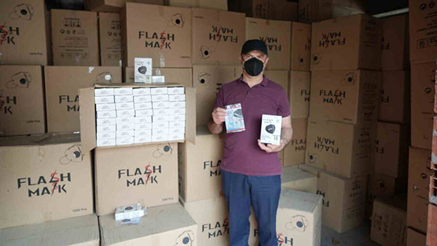 ​Bir ev dolusu maskeyle baş başa kaldı: Ne yapacağını bilmiyor