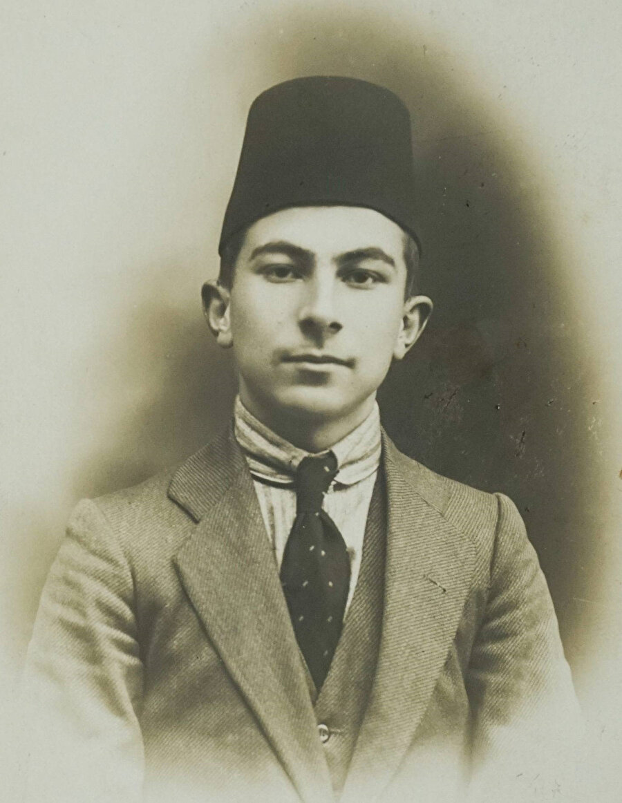 Erken dönem Türk fotoğrafçılığının da önemli isimlerinden biri olan Felek, Çanakkale Savaşı yıllarında cephede karargâh umumi fotoğrafçısı olarak görev yapmıştır.