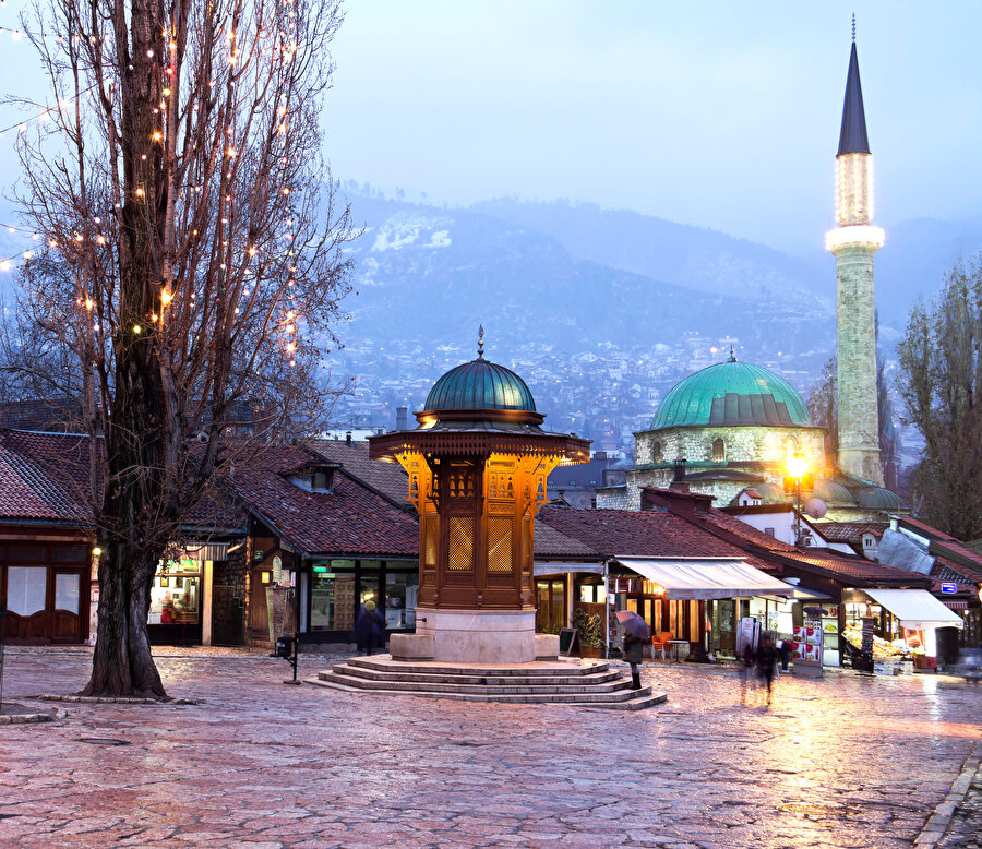 İlk yapısı ahşaptan olan Hünkâr Camii, 1480 yılında, Sırp despot Vuk Grgureviç’in bu şehri yağmalaması esnasında büyük hasar görür.