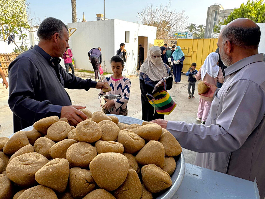 Bezin, Libya'nın geleneksel yemeklerindendir.
