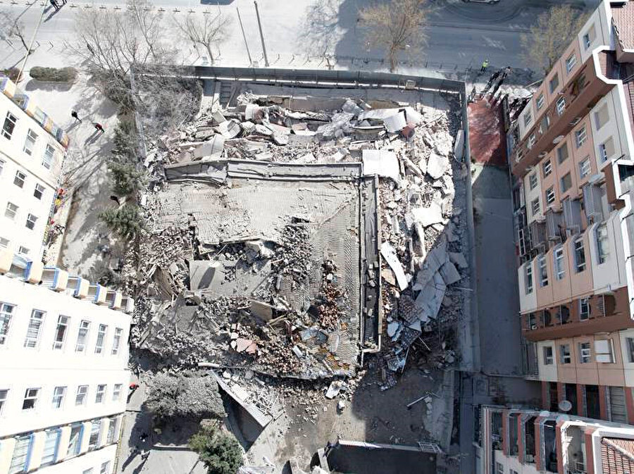 Konya'nın merkez Selçuklu ilçesinde, 6 katlı bina çöktü.