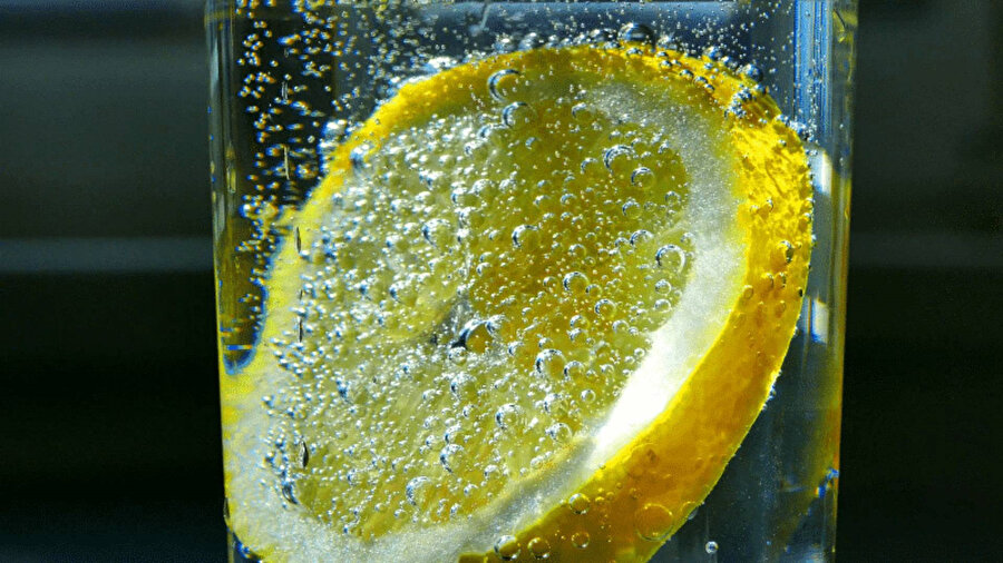 Maden suyu ve limon: Böbrekleri çalıştırıyor