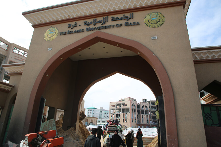 Gazze'deki İslâm Üniversitesi, yerinden edilen Filistinliler için sığınağa dönüştü