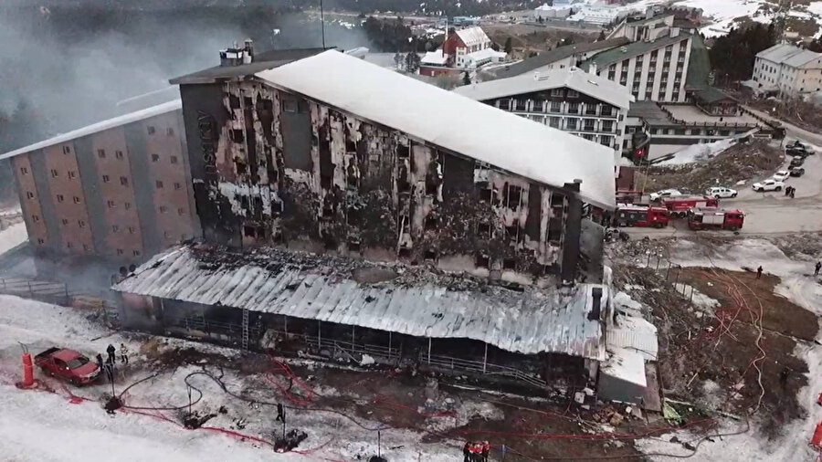 Bursa Uludağ'da otelde çıkan yangın sonucu 3 kişi hayatını kaybetti.