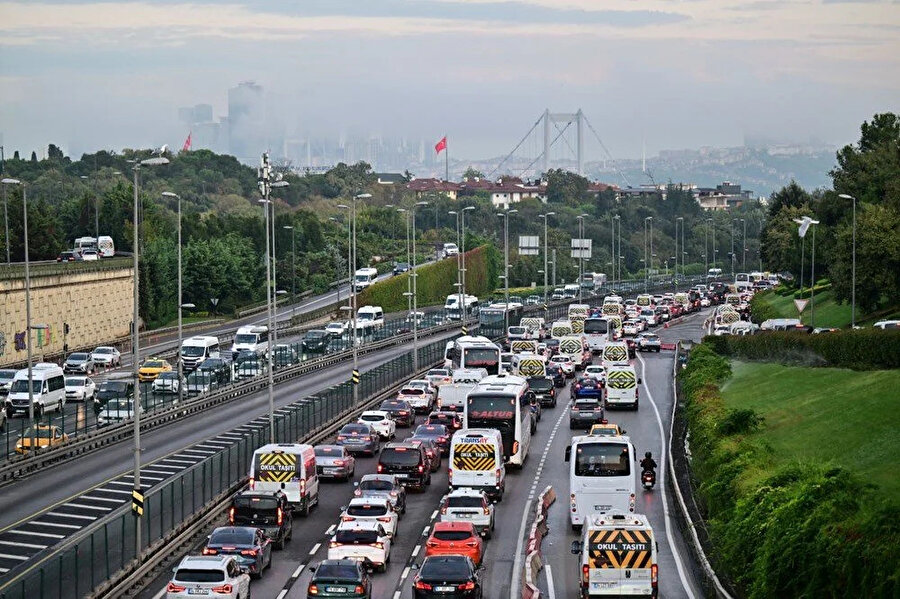 İstanbul'da trafik yoğunluğu %85'i buldu