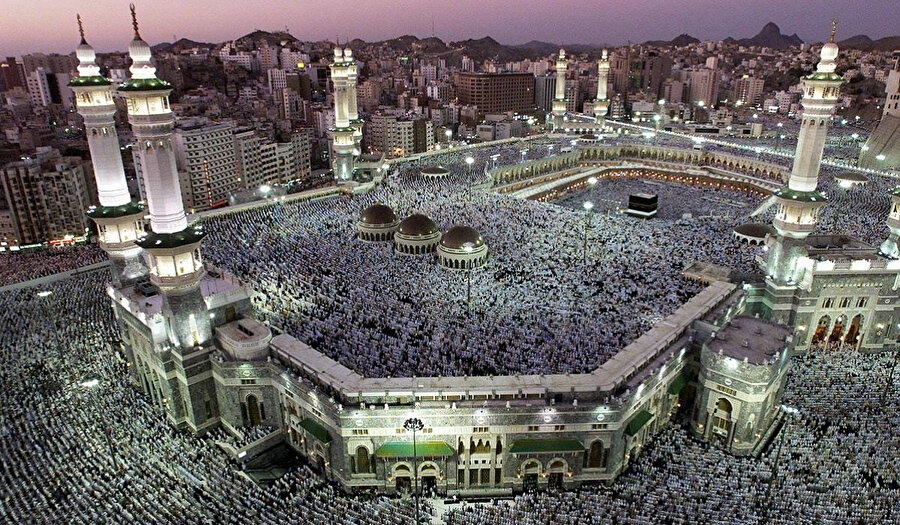  Mescid-i Haram, bu yıl da milyonlarca Müslümanı ağırlayarak, manevi bir atmosferde ibadet ve umre yapma imkânı sundu.