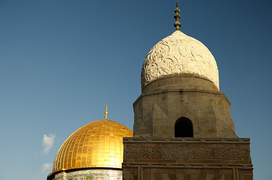 Kayıtbay Sebili, bilhassa kubbesindeki işlemeleriyle ilgi çekiyor.