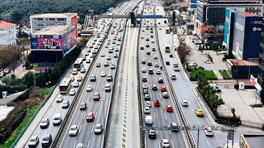 ​İstanbul'da bayramın 1. gününde trafik kilit: Yoğunluk yüzde 80’e ulaştı