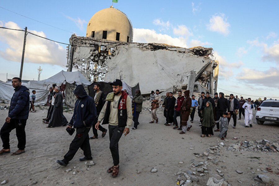 İsrail, Gazze'de bayramın ilk gününde 10'u çocuk 20 Filistinliyi öldürdü