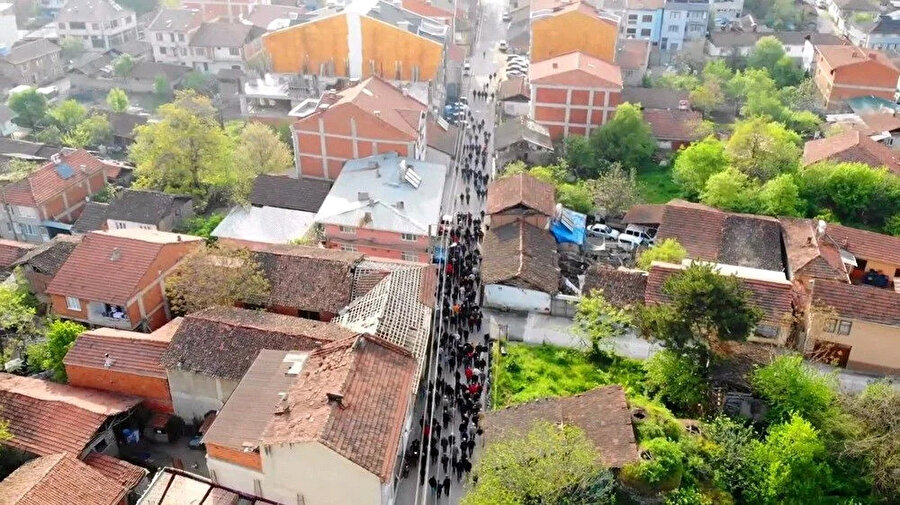 Gelenek yine bozulmadı: 1 kilometrelik bayramlaşma kuyruğu yine oluştu