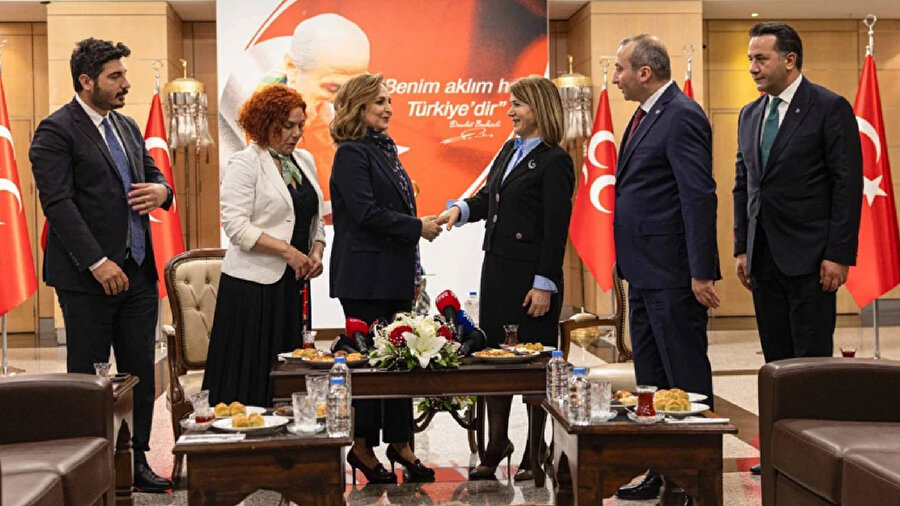 ​MHP ve DEM Parti ilk kez bayramlaştı.