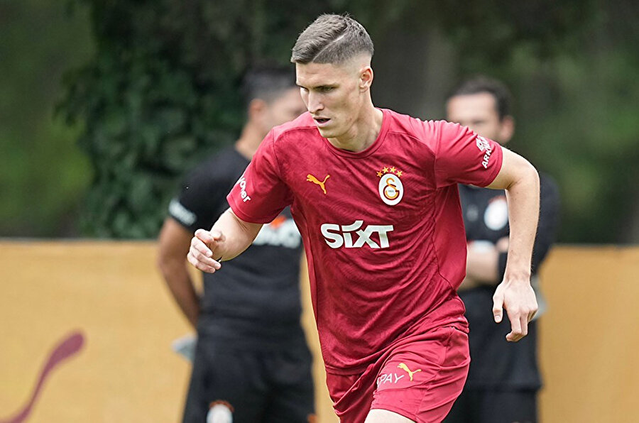 Galatasaray'da şaşırtan ayrılık: Okan Buruk onay verdi