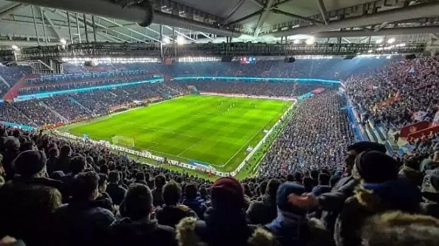 Trabzonspor, bir genç takım maçında en fazla seyirciye ev sahipliği yapan takım oldu. Bordo Mavililer, Inter ile oynadığı U19 karşılaşmasını kapalı gişe önünde oynadı.